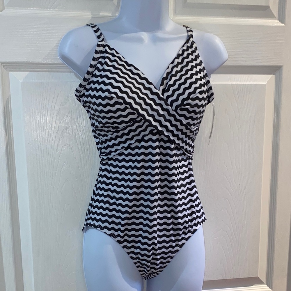 Krista Shape Solution Women's Crossover V Neck One Piece Swimsuit Medium 8/10